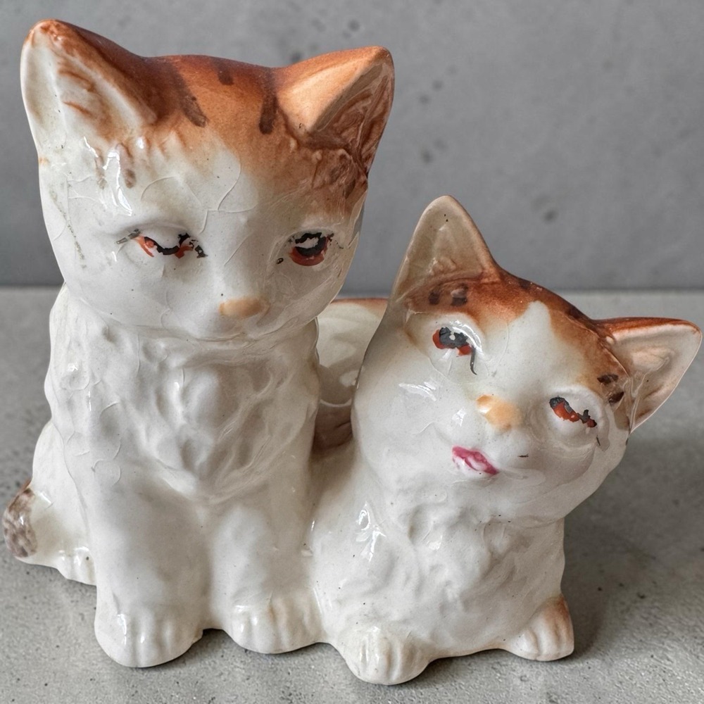 Vintage Japan Ceramic Twin Kittens Figurine Orange Tabby Cats Wreath Mark